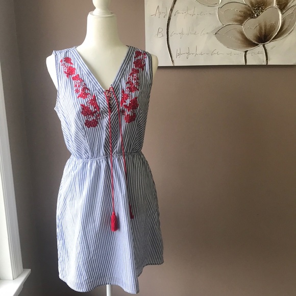 C Dresses & Skirts - 💟 red white and blue dress